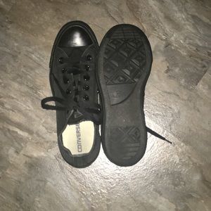 Black low top converse